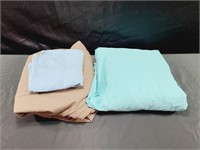 2 Twin Fitted Sheets 1 Pillow Case