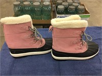 Girls snow boots size 6 cat and Jack