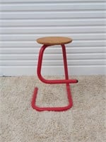 K700 Paperclip Stool