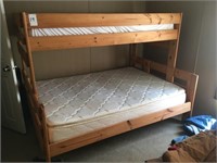 Queen / Twin Wood Bunk Bed W/ Bedding Sets