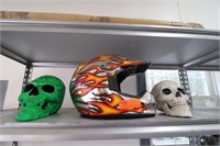 Helmet & 2 Skulls