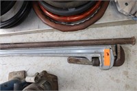 3' Pipe Wrench, Pry Bar