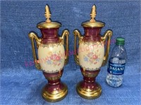 Pair of 1940s mantle urns (12in tall)