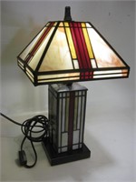 15" Tall Slag Glass Table Lamp - Powers Up