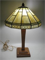 20" Tall Slag Glass Table Lamp - Powers Up