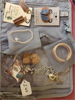 Bag w/earrings, bracelet, necklace