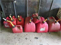 8 GAS PLASTIC GAS CANS