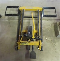 MaxWorks Hydraulic Lawn Mower Lift