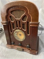 OLD STYLE RADIO WITH CASSETTE