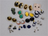 Pierced earrings: navy blue - browns - etc.