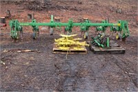 John Deere 825 3 pt Cultivator