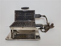 Vtg Universal Landers Frary & Clark Waffle Iron