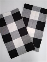 2 Black and White Pillow Cases