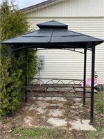 METAL SHELTER - APPROX 4 X 6 FT