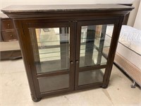 Lighted display/cabinet