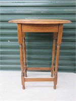 OAK PARLOUR TABLE