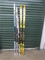 3 PRS TECHNOPRO & 1 PR PROLINK EQUIPE 25 SKIS