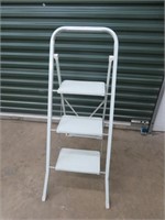 METAL THREE STEP LADDER / STEP STOOL