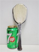 Vieille brosse à cheveux