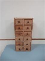 Pine Storage Cabinet / Meuble de rangement en pin