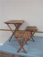 3 Folding Wood Tables / Tables pliantes en bois