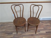 2 Chairs / Chaises