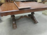 ANTIQUE WALNUT DINNING TABLE WITH 3 LEAVES