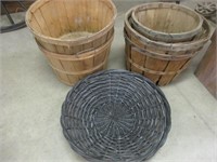 LOT OF OLD BASKETS