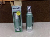 Stanley 1 qt thermos new 1985