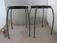 2 tabourets Ikea en acier et plastique