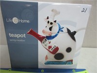 CUTE COW TEAPOT -  NEW IN BOX