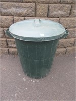 GREEN GARBAGE CAN WITH COVER