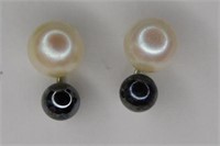 Black pearl & white pearl 14K post pierced earring