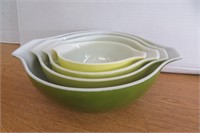 Set of 4 Nesting Pyrex Bowls I believe 1 has DWD