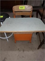 CHILDS WOOD SEAT SCHOOL DESK