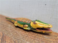 Vintage Gama Madein US ZoneLitho Alligator Wind Up