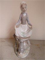 lladro lady w/rabbit figurine