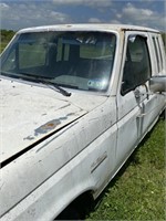 White Ford Pickup *SALVAGE ONLY!*