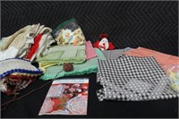 Bag of doilies & table cloths