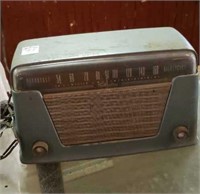 Vintage Silvertone Sears & Roebuck AM Radio