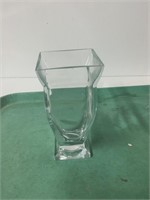 GLASS VASE ABOUT 8 INCHES TALL