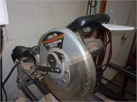 Delta 10 in sliding compound  miter saw folds up