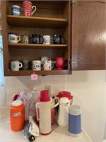 Thermos Lot with Mugs