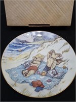 Collectible bear plate