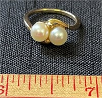 LOVELY 10K GOLD WITH PEARLS RING