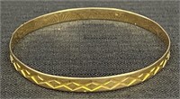 PRETTY 18K ETCHED GOLD BANGLE BRACELET