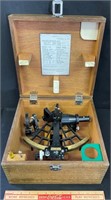 INTRESESTING VINTAGE SEXTANT IN CASE