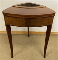 1930’S FLAMED MAHOGANY TABLE WITH PLANTER