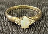 LOVELY 10K GOLD RING WITH OPAL & DIAMOND