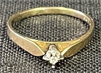 PRETTY 10K GOLD RING WITH DIAMOND